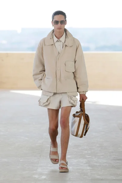 Look 32
